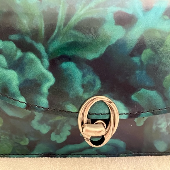 DESIGNER Patricia Nash 
Floral Blue and Green Women's Bag - Picture 2 of 11